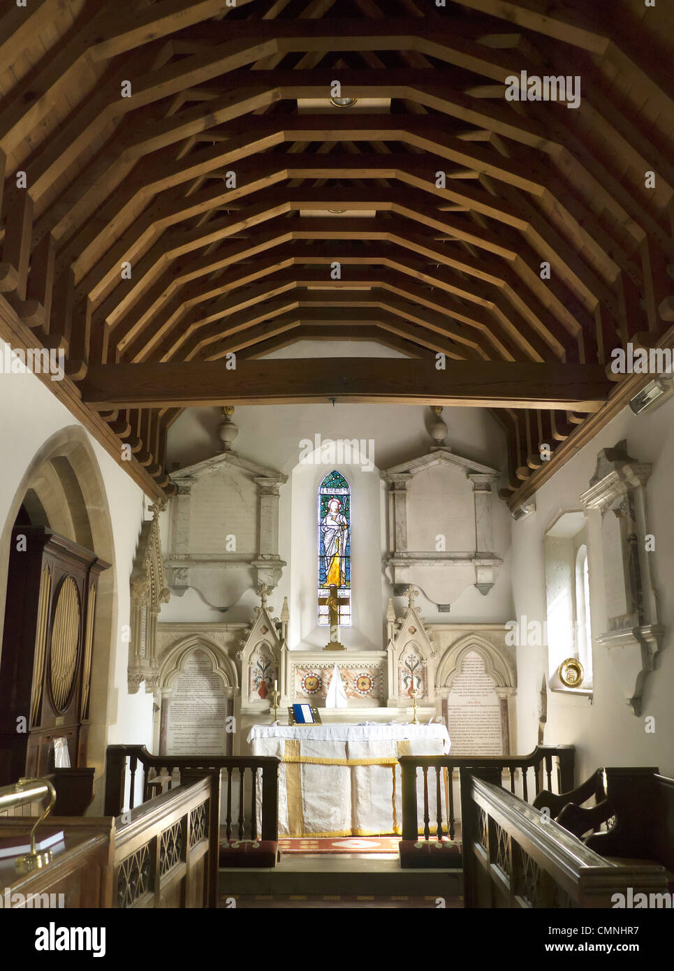 L'intérieur de Saint Pierre et Saint Paul - une petite église à Appleford Village, Oxfordshire Banque D'Images