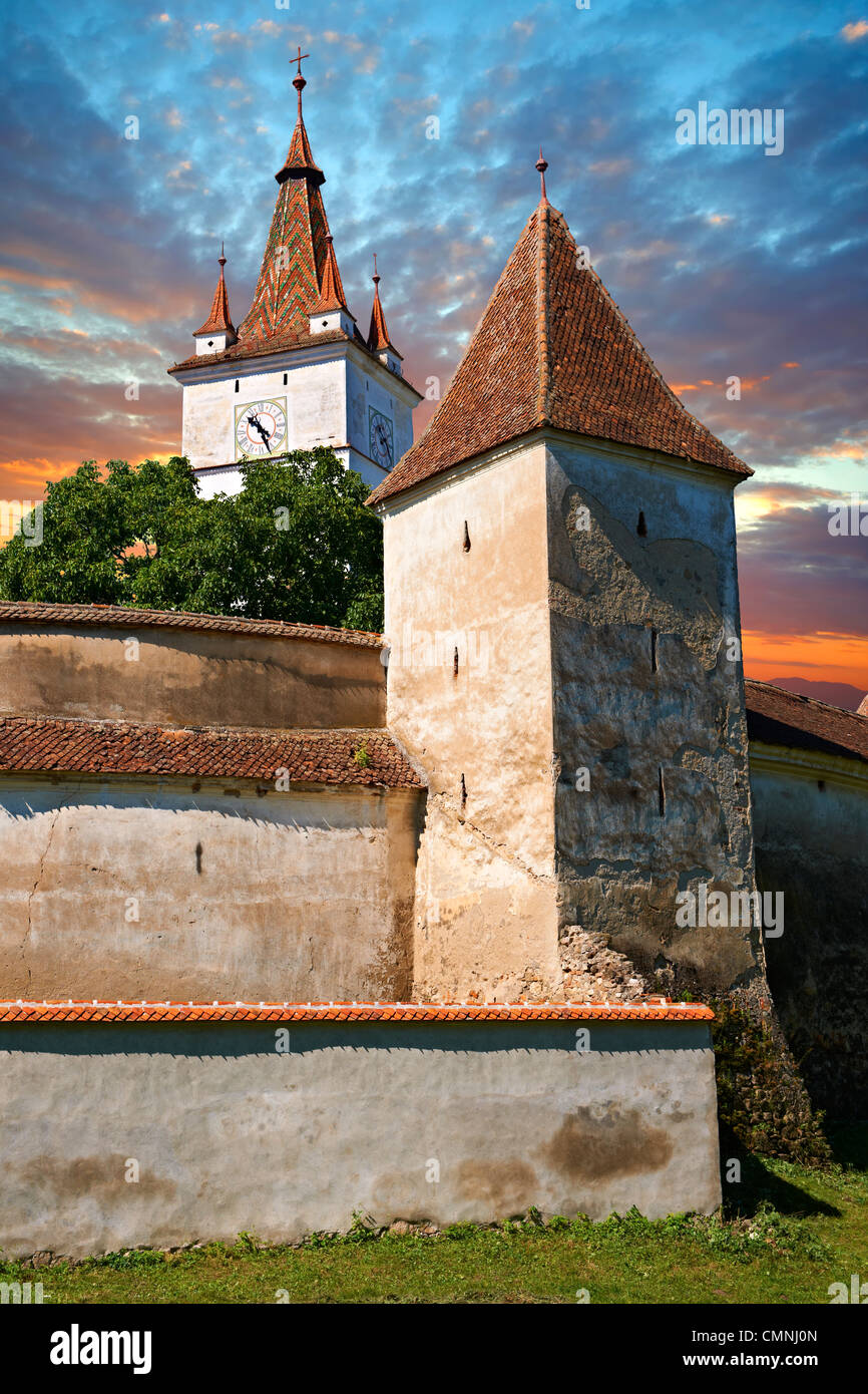 L'église saxonne fortifiée médiévale de Harman. Braşov, la Transylvanie. UNESCO World Heritage Site. Banque D'Images