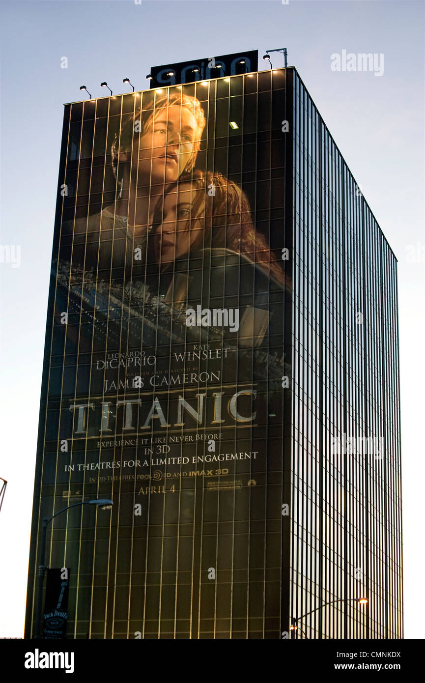 Enseigne publicitaire géant sur le Sunset Strip pour la réédition du film Titanic en 3D. Banque D'Images