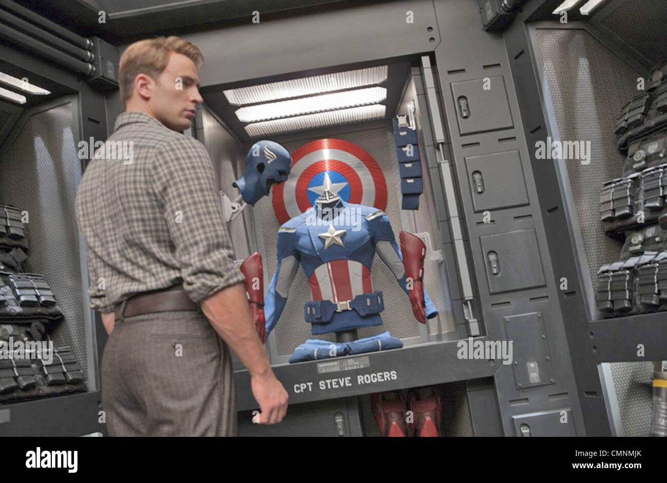 AVENGERS ASSEMBLE 2012 Marvel/Paramount film avec Chris Evans et son costume de Captain America Banque D'Images