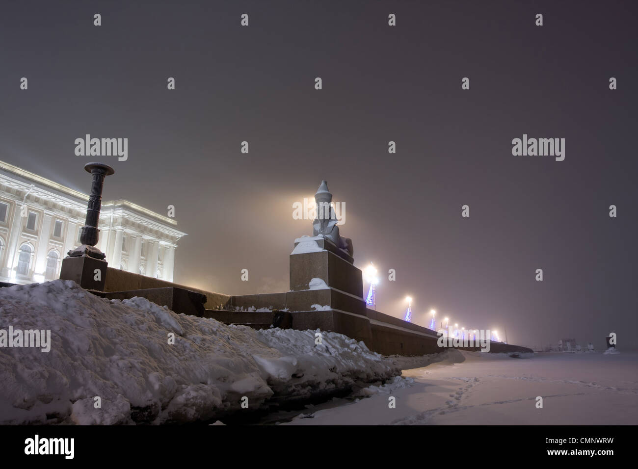 Russie Saint-pétersbourg , Sphinx égyptien, Amenhotep III, hiver, neige, givre, ok computer, feux Banque D'Images