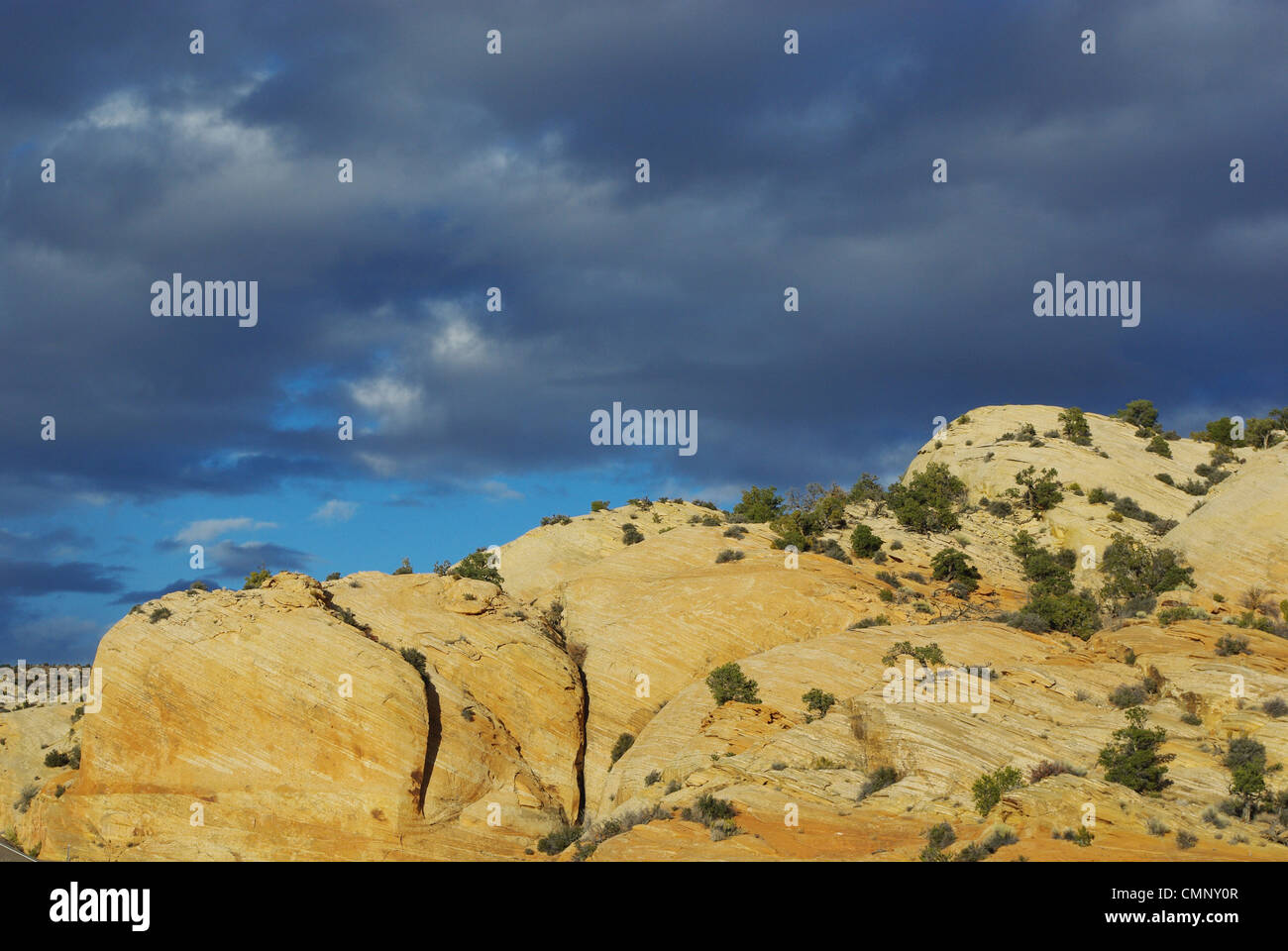 Belle Lumière et contrastes de couleurs des roches et du ciel, de l'Utah Banque D'Images