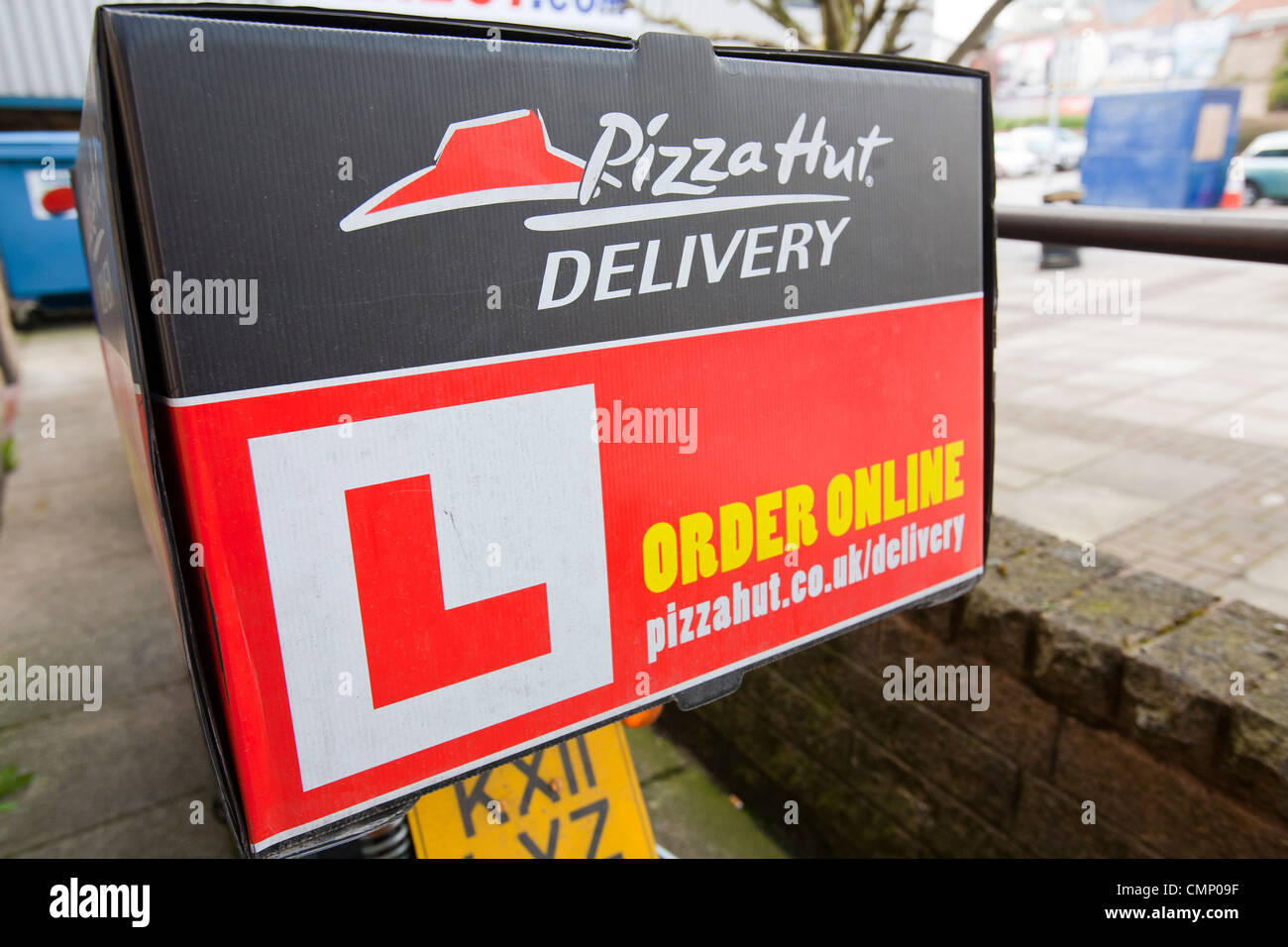 Pizza hut delivery scooter Banque de photographies et d'images à haute  résolution - Alamy