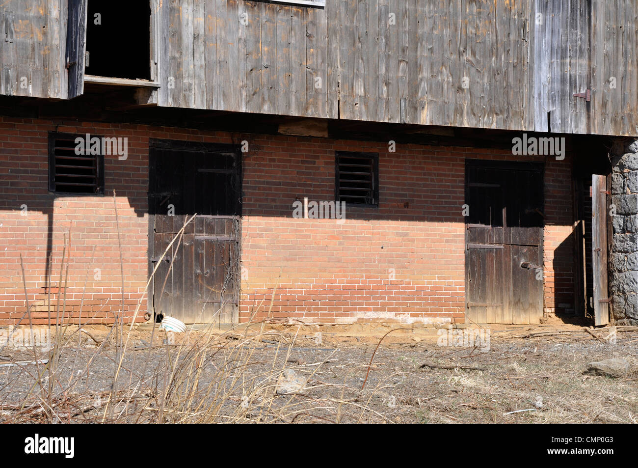 De l'extérieur une ancienne grange usés Banque D'Images