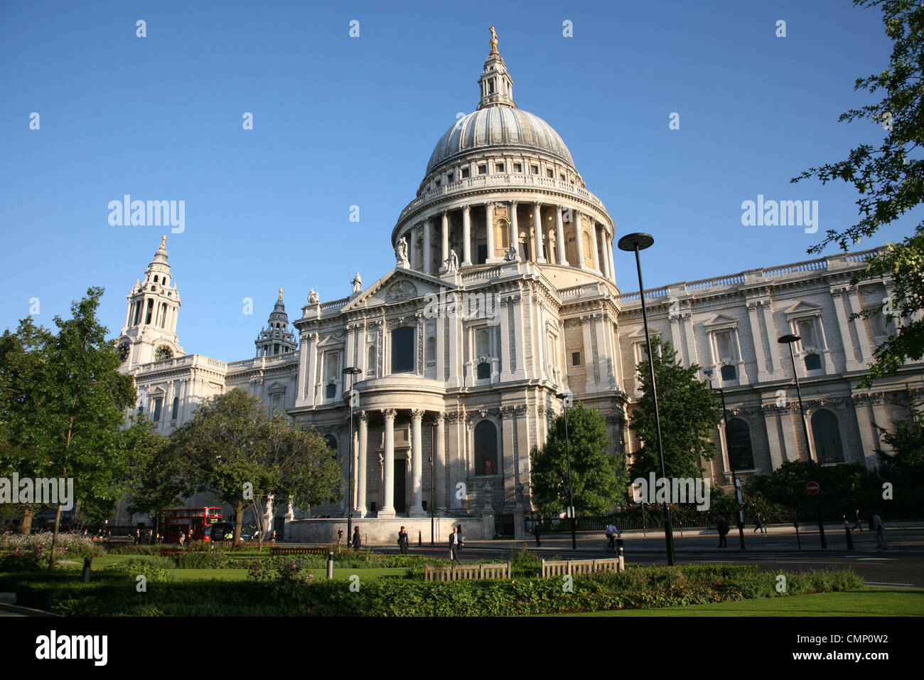 La Cathédrale St Paul situe au haut de Ludgate Hill dans la ville de Londres Banque D'Images