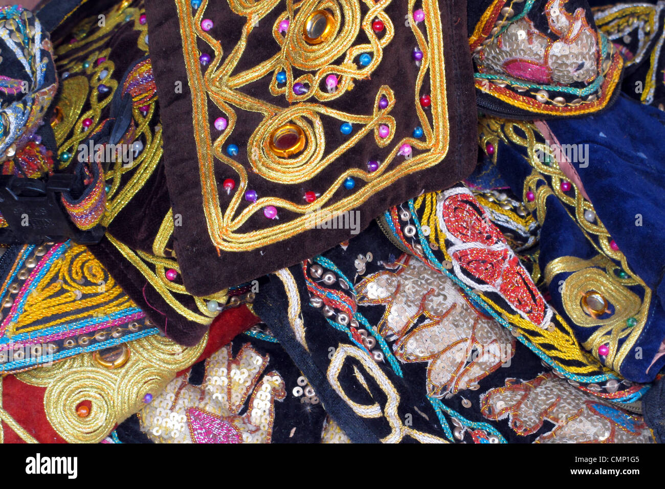 Pile de tissu brodé typique de Buchara, Ouzbékistan Banque D'Images
