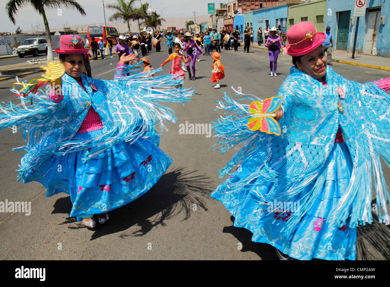 Arica Chile,Avenida Pedro Montt,Carnaval Andino,carnaval andin,parade,indigène,patrimoine Aymara,folklore danse traditionnelle,troupe,femme hispanique fém Banque D'Images