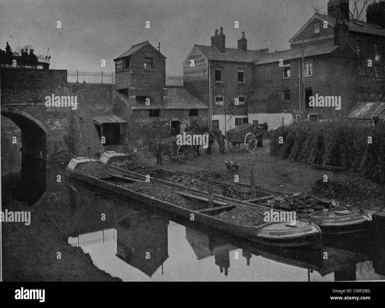Weaver's Wharf de charbon, Newbridge, vers 1910. Une copie d'une photographie prise vers 1910, du quai à charbon administré par Newbridge Banque D'Images