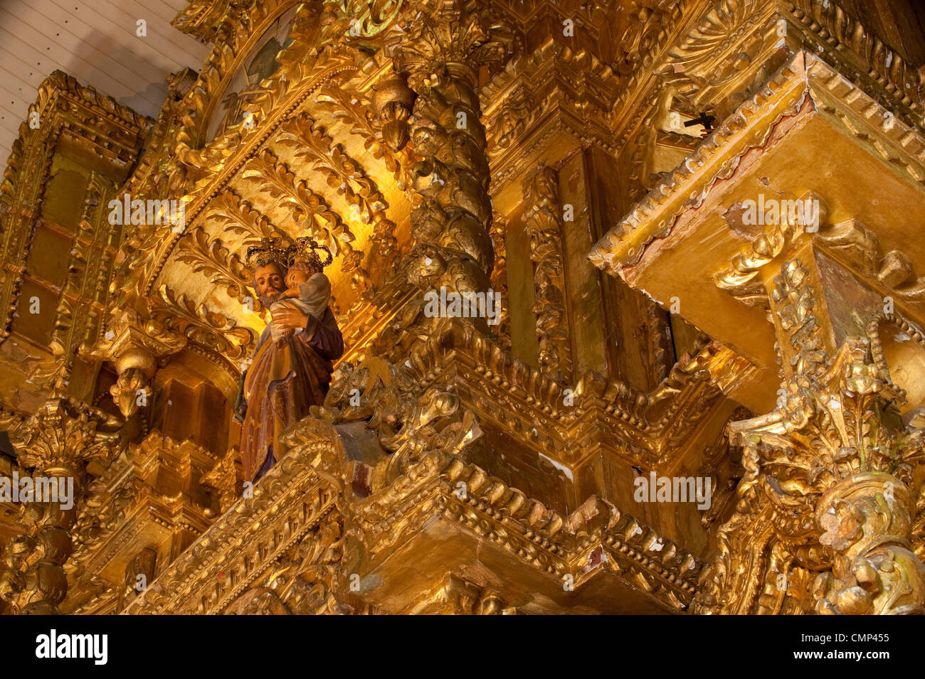 Image de Saint Joseph et l'enfant à l'autel d'or dans l'église de San Jose Banque D'Images