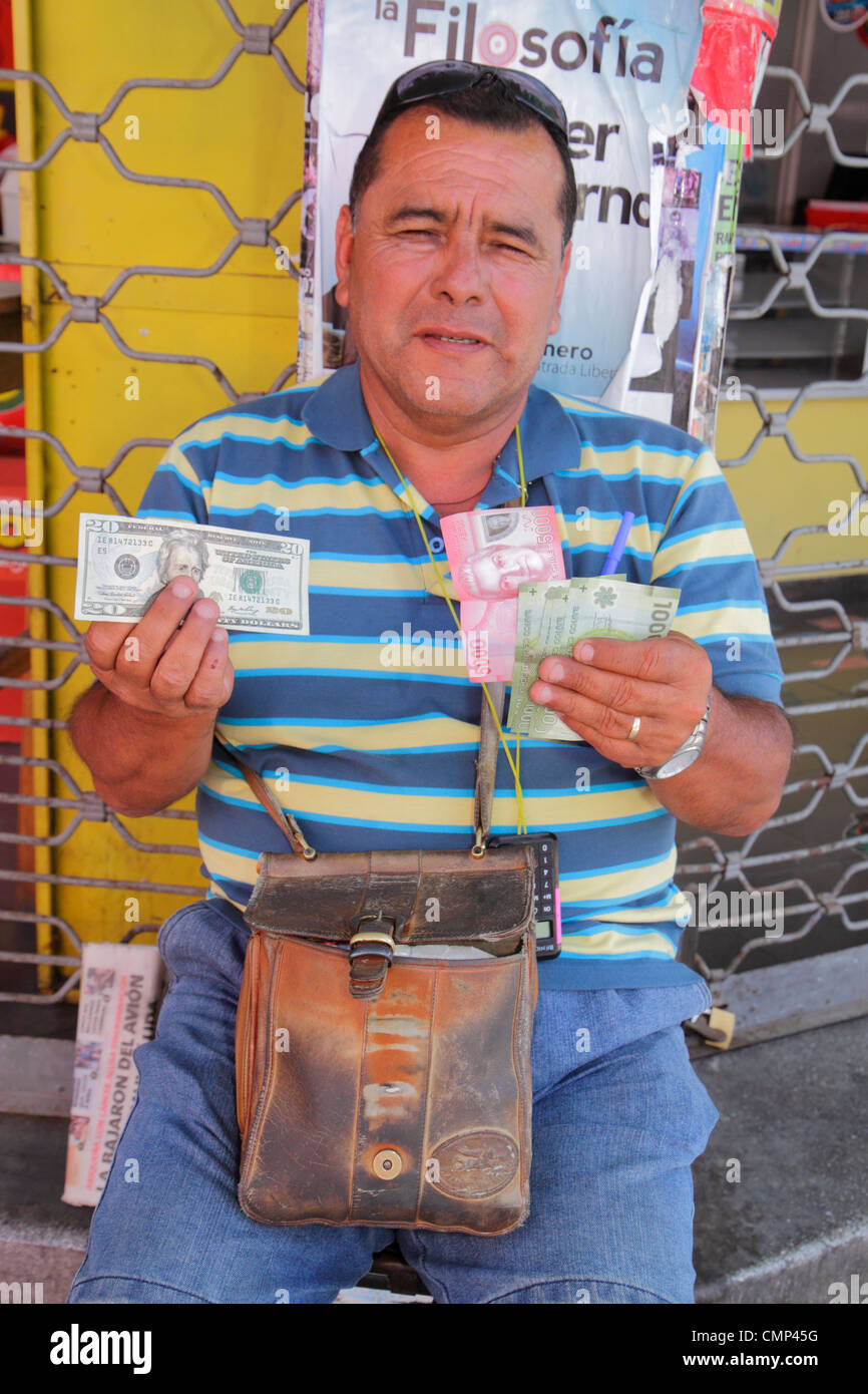 Arica Chile,Paseo Peatonal 21 de Mayo,galerie marchande piétonne,hispanique hispanique Latin Latins Latino Latinos,hispanique parlant espagnol,homme hommes adultes masculins Banque D'Images