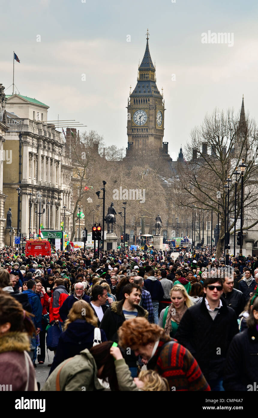 St Patrick's Day Parade à Londres - Trafalgar Square, Londres 2012 Banque D'Images