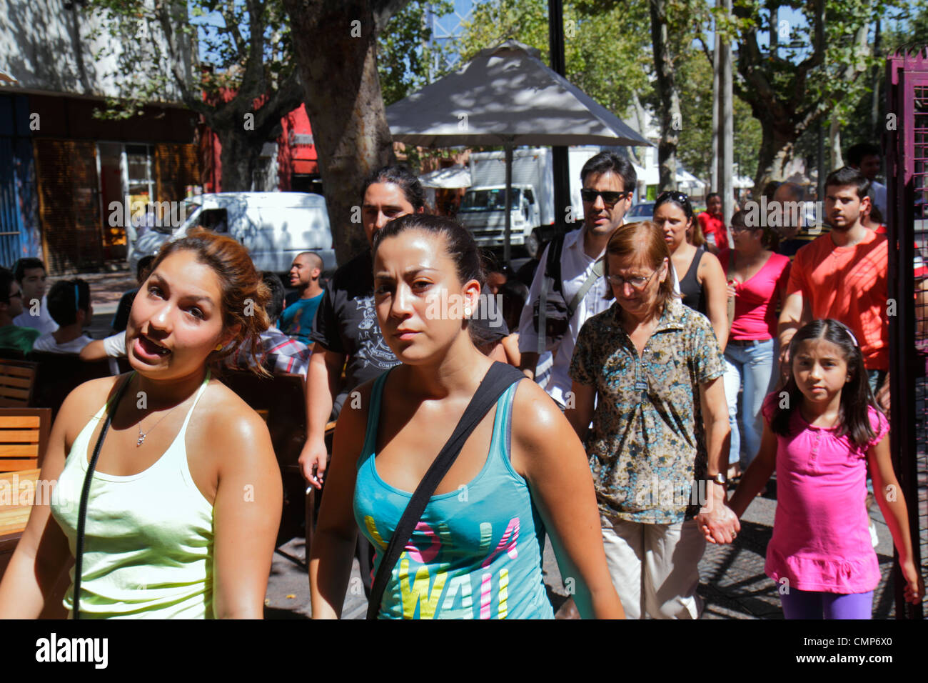 Santiago Chili, Bellavista, Pio Nono, rue, trottoir, hispanique hispanique Latins Latino Latinos, hispanique latino Latinos, hispanique, espagnol, adultes femme femme femme garçon Banque D'Images