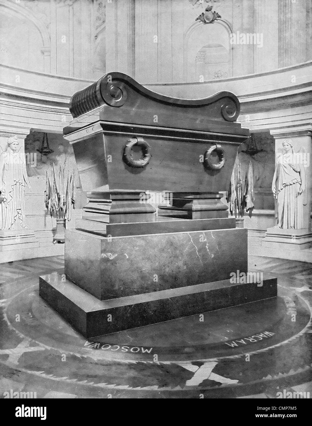 Le tombeau de Napoléon à l'Hôtel National des Invalides, Paris, France, vers 1894 Banque D'Images
