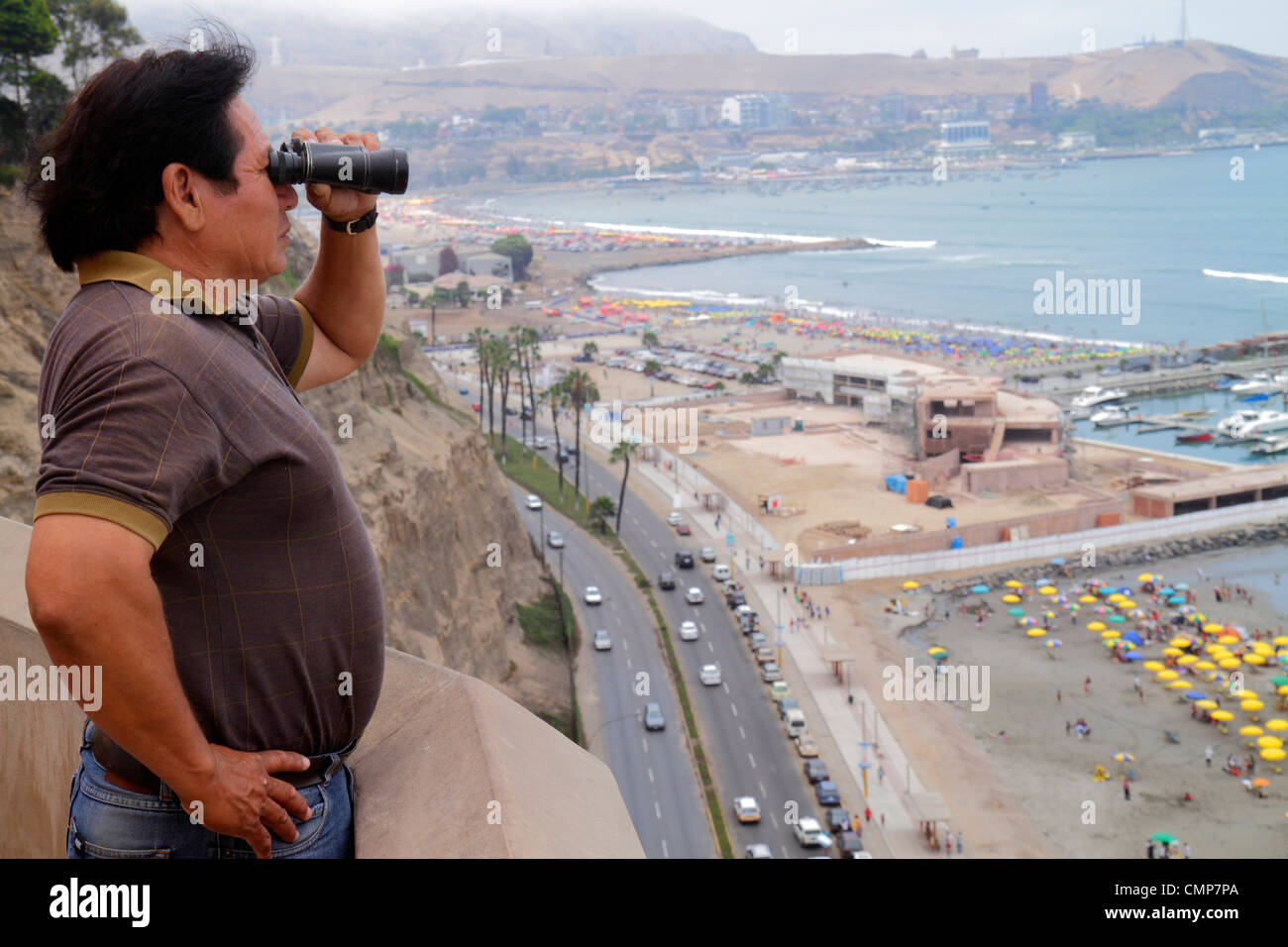 Lima Pérou,Barranco District,Malecon,Circuito de Playas,Playa los Yuyos,Océan Pacifique,eau,Costa Verde Highway,trafic,littoral,falaise,vue,hispanique Banque D'Images