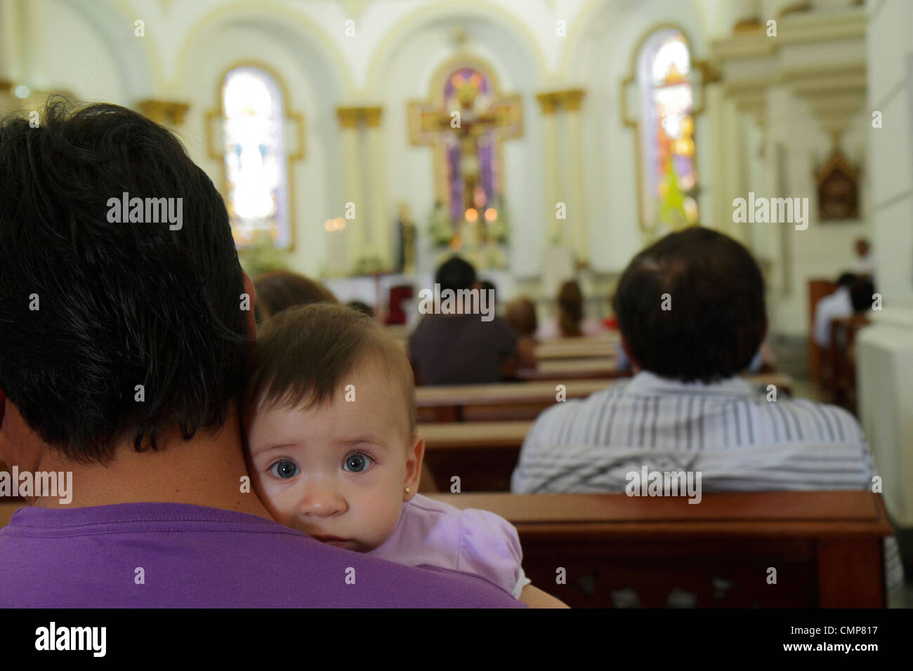 Lima Pérou,Barranco District,Iglesia la Santisima Cruz,Sainte Croix Eglise,religion Eglise catholique,autel,pew,masse,service,congrégation,hommes hispaniques Banque D'Images