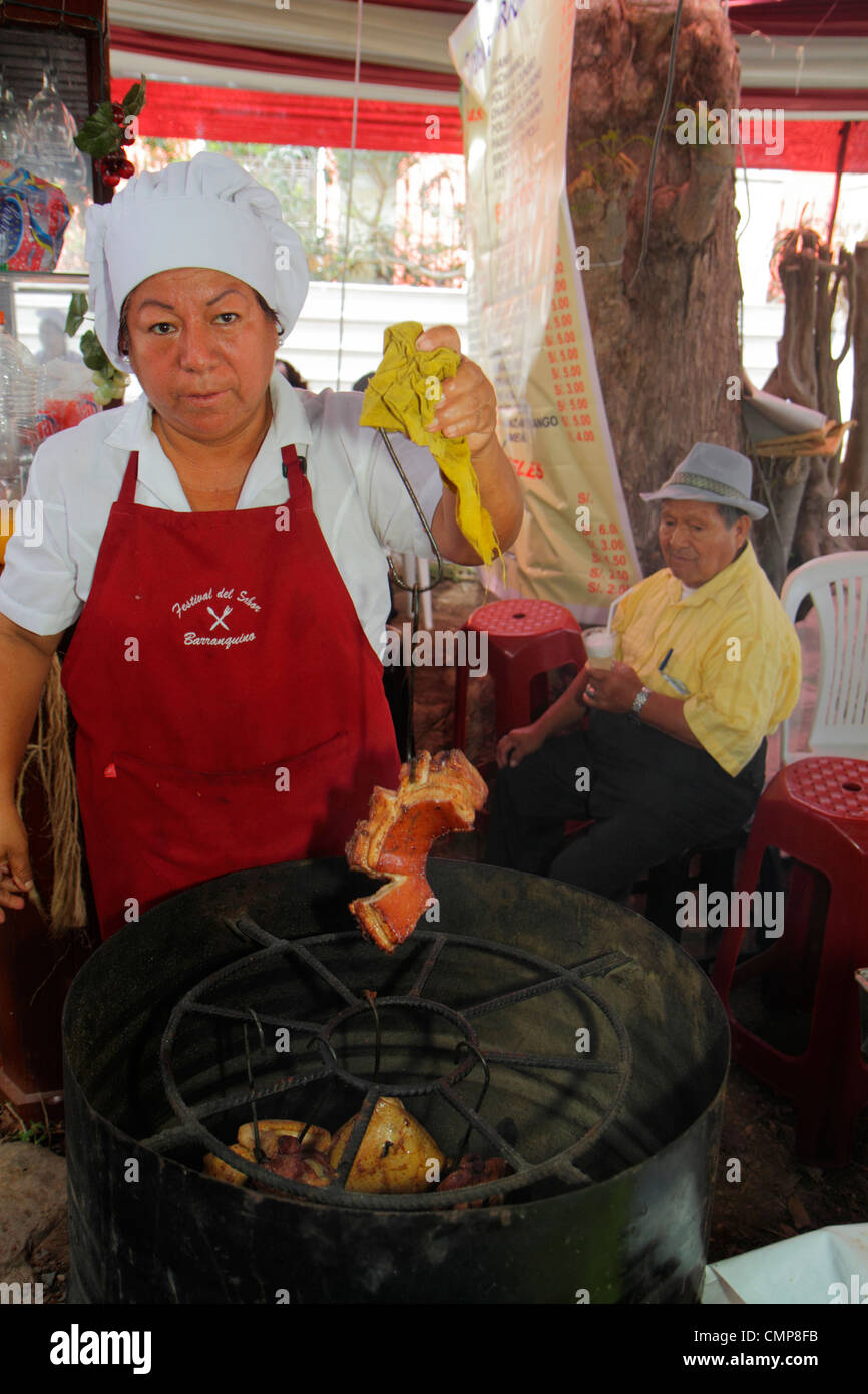 Lima Pérou,Barranco District,Calle Colon,quartier,communauté de collecte de fonds,festival de nourriture,dîner,socialisation,hispanique latino-latino-latino-américaine immigré imi Banque D'Images