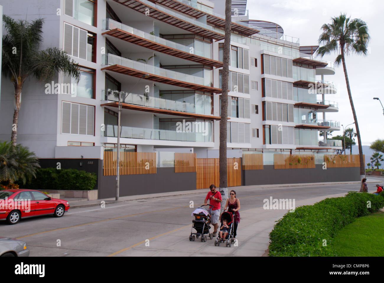 Lima Peru,Barranco District,Malecon Souza,face à l'océan,scène de rue,Edificio Mistral,bâtiment,condominium résidentiel appartements bâtiment buil Banque D'Images