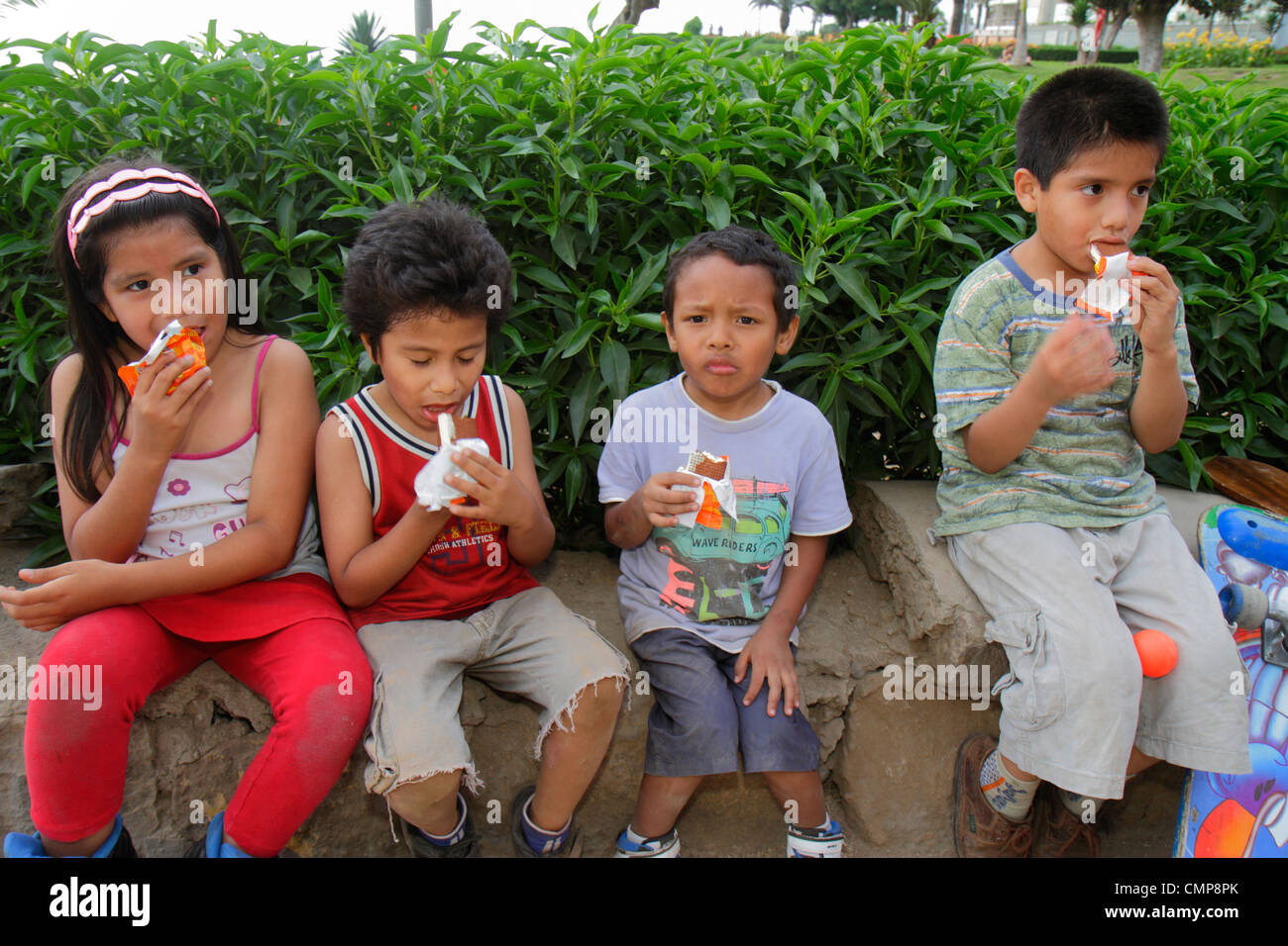 Lima Pérou, Barranco District, Malecon Souza, Parque Diez Conseco, parc, hispanique Latin Latino hispaniques Latins Latinos, garçons, hommes, filles Banque D'Images