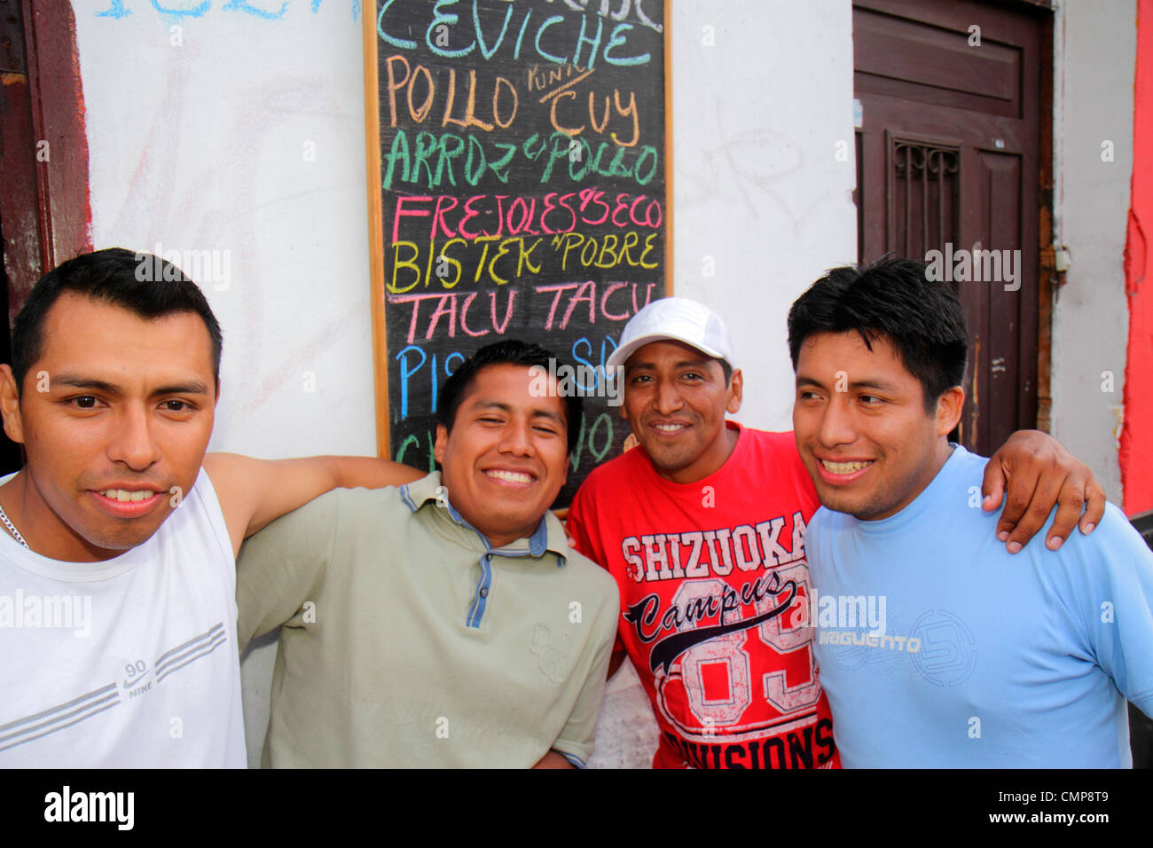 Lima Pérou, Barranco District, Calle Rosello, scène de rue, bar bar bar lounge pub, rue, trottoir, hispanique Latin Latino hispanique Latins Latinos, Banque D'Images