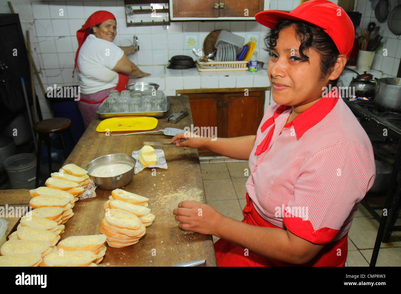 Lima Peru, Barranco District, Avenida Miguel Grau, restaurant restaurants repas manger dehors café cafés bistrot, ambiance décontractée, serveurs de serveurs de serveuses Banque D'Images