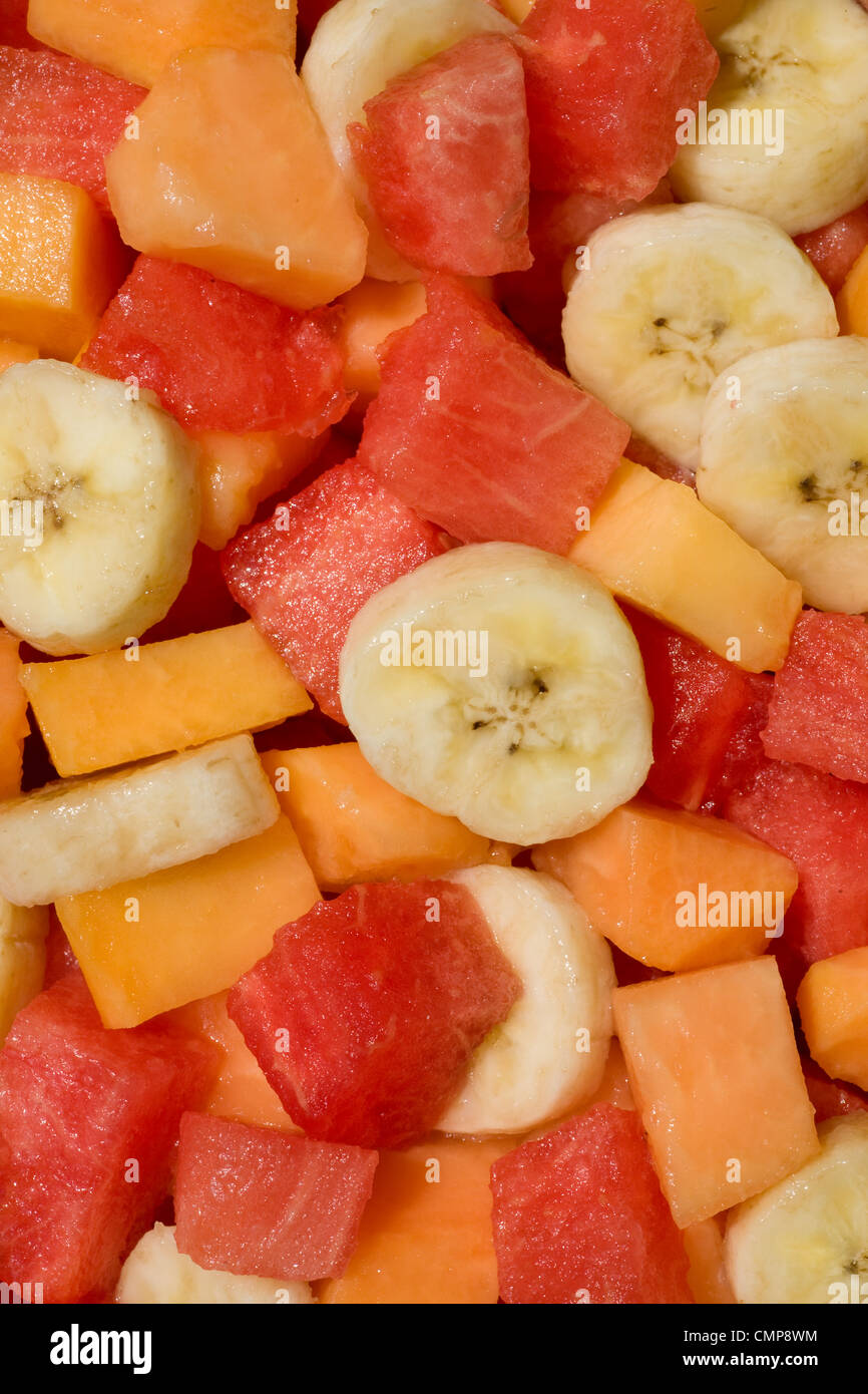 Mélange de fruits frais avec de la salade de papaye, banane, pastèque Banque D'Images