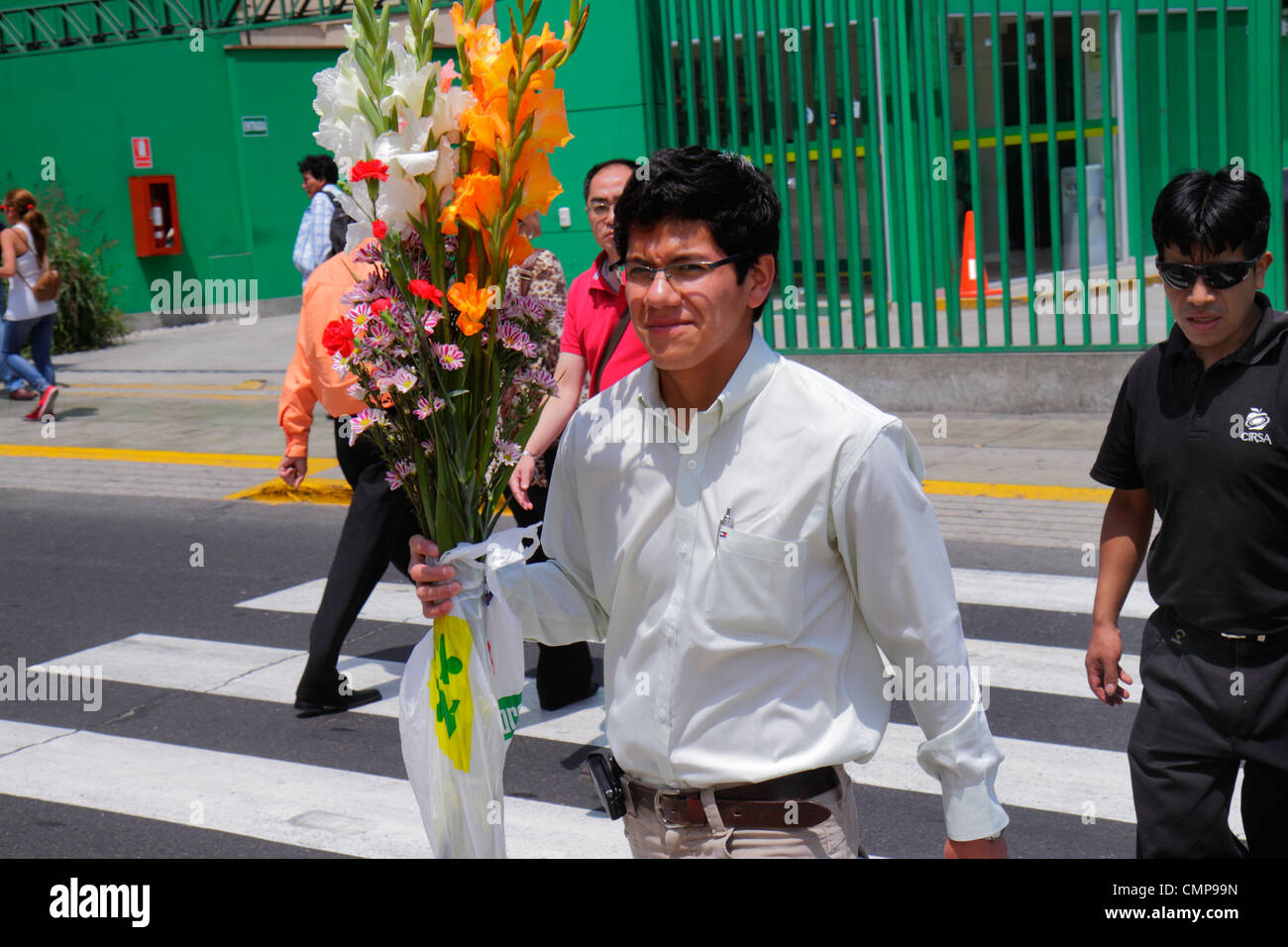 Lima Pérou,Surquillo,Avenida Ricardo Palma,scène de rue,croisement,hispanique Latin Latino hispanique Latins Latinos,homme hommes adultes adultes masculins,y Banque D'Images