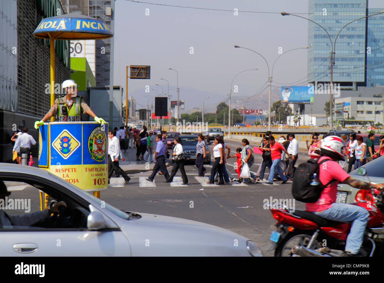 Lima Pérou,San Isidro,Avenida Canaval y Moreyra,scène de rue,hispanique Latin Latino hispaniques Latins Latinos,adultes femmes femmes femmes Banque D'Images