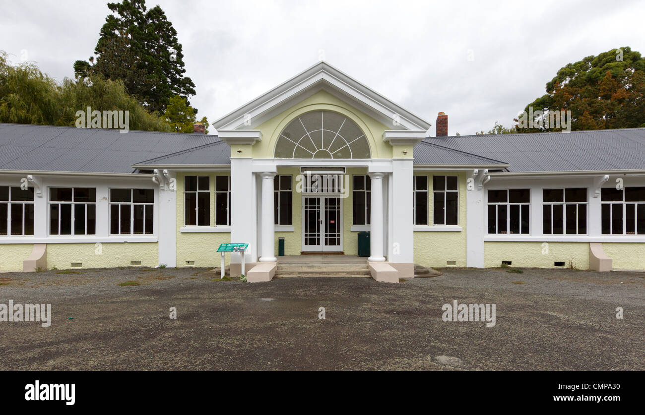 L'hôpital Queen Mary, Hanmer Springs, l'île du Sud, centre de référence pour le traitement de la toxicomanie, fermée en 2003. Banque D'Images