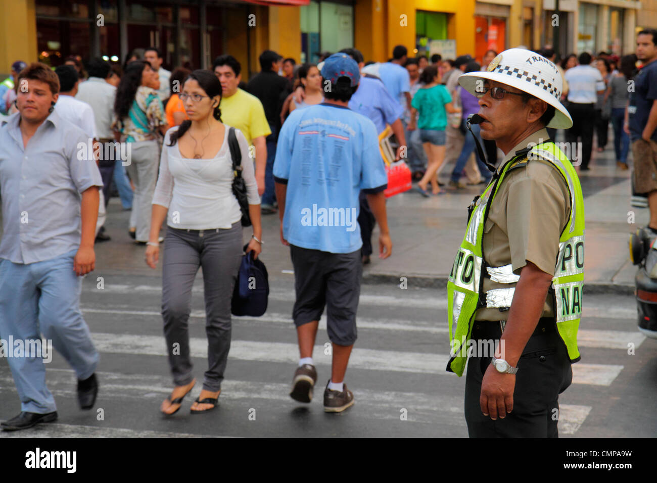 Lima Peru,Jiron de la Union,quartier historique,peatonal,promenade,galerie marchande piétonne, shopping shoppers magasins marchés marché plac Banque D'Images