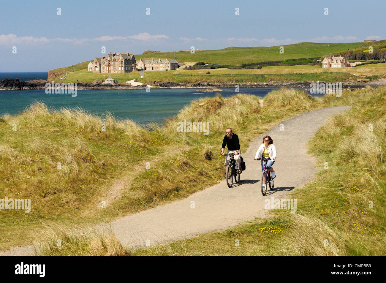 Randonnée à vélo dans les dunes de sable d'Runkerry Trail, près de Portballintrae Bushmills et Portrush, comté d'Antrim, en Irlande du Nord. L'été Banque D'Images