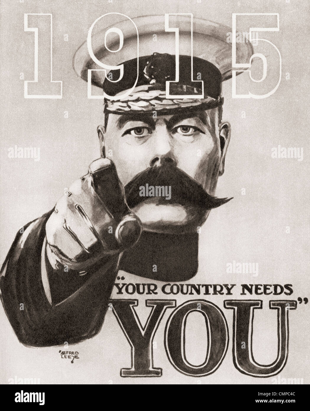 Le recrutement en temps de guerre britannique affiche représentant Lord Kitchener avec les mots "votre pays a besoin de vous' et la date 1915. Banque D'Images