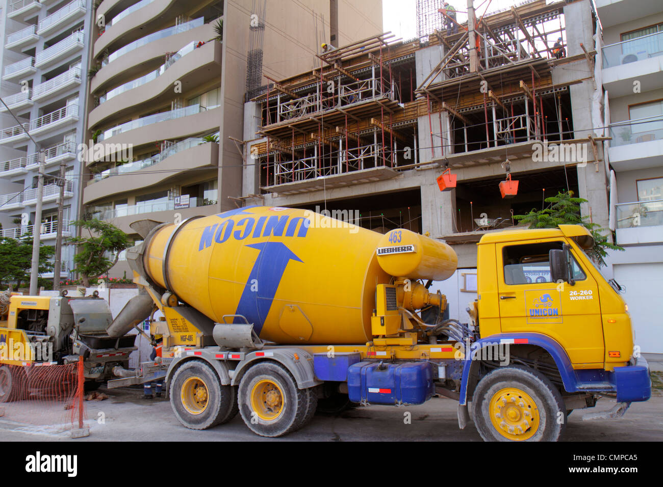 Lima Peru,Miraflores,Malecon de la Reserva,Malecon Armendariz,projet de construction,sous nouveau chantier de construction, mélangeur de béton,Liebherr,tr Banque D'Images