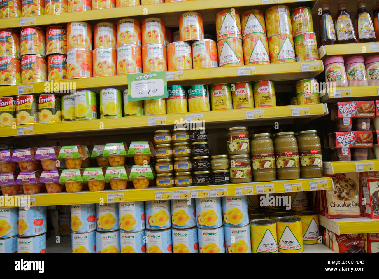 Lima Peru,Barranco,Avenida Miguel Grau,Metro,épicerie,supermarché,alimentation,produits de vente au détail,vente de vitrine,marchandise,emballage,marques,shopping sh Banque D'Images