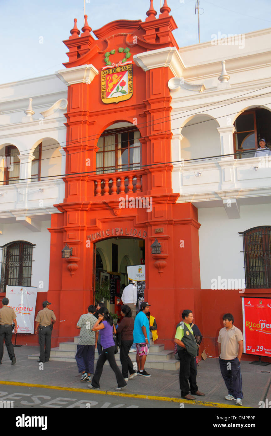 Tacna Peru,Avenida San Martin,Hispanic communal building,gouvernement local,administration publique,cimier de la ville,extérieur,entrée,hispanique homme hommes Banque D'Images