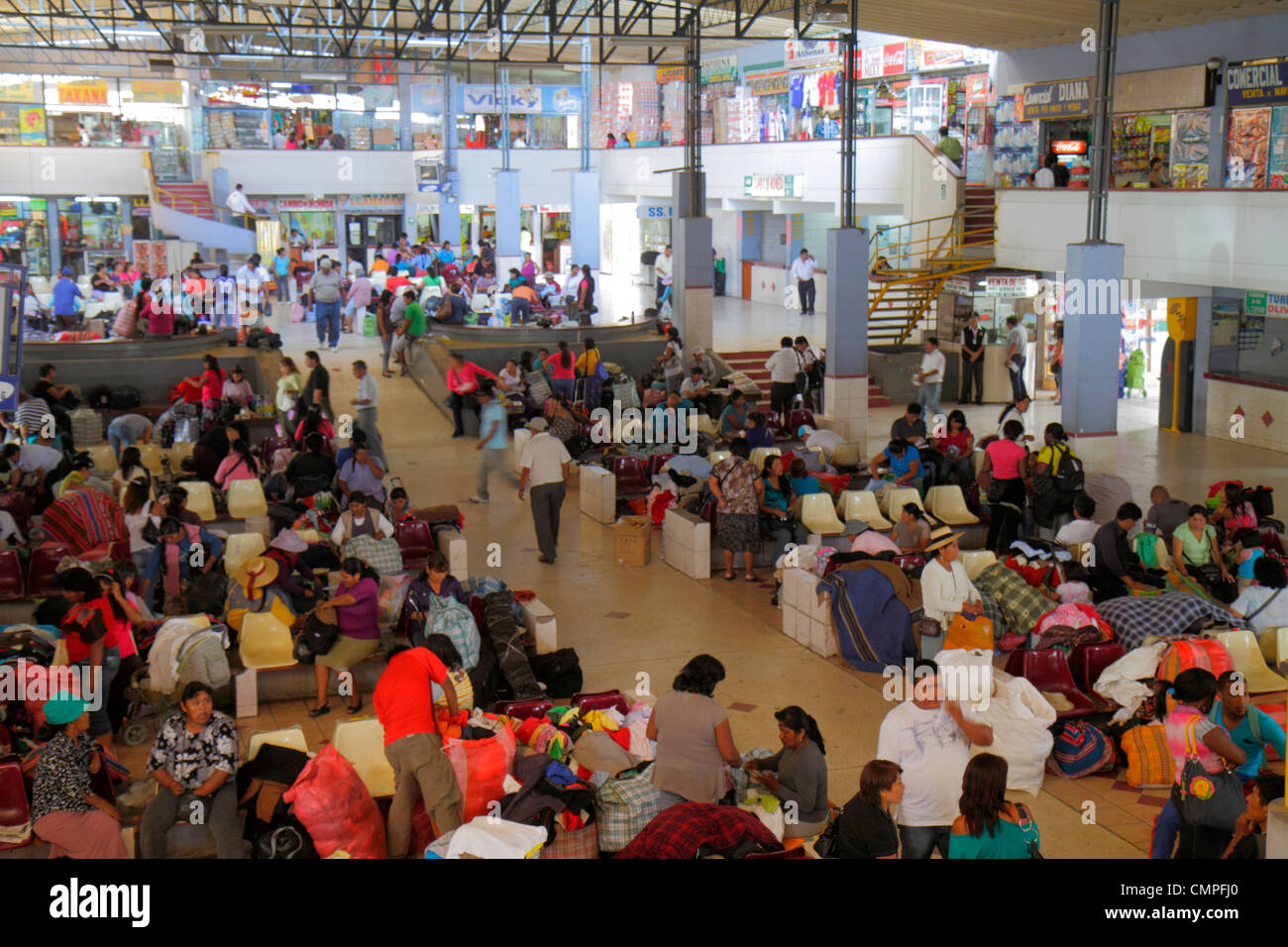 Tacna Pérou, Panamericana, autoroute panaméricaine, terminal de bus, terminus, hispanique latino latino hispaniques latins latins, adultes homme mal Banque D'Images