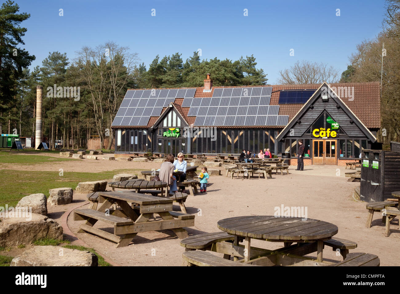 Bâtiment élevé Lodge, Thetford Forest Park, administré par la Commission forestière, la forêt de Thetford, Norfolk, Angleterre, Royaume-Uni Banque D'Images