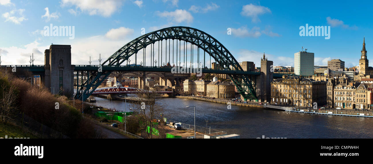 Panorama de Newcastle Quayside et Tyne Bridge Banque D'Images