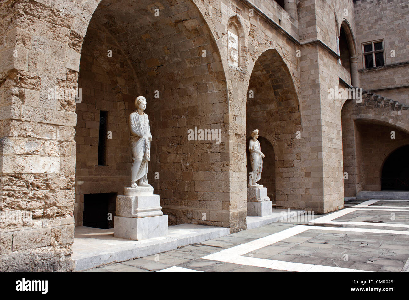 STATUES DE L'époque hellénistique et romaine DANS LA COUR DU PALAIS DU GRAND MAÎTRE. L'île grecque de Rhodes. Banque D'Images