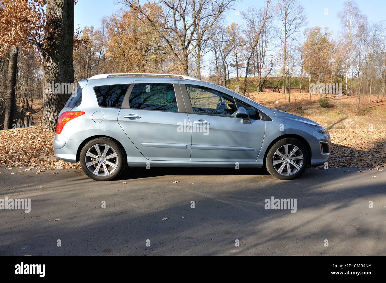 Peugeot 308 SW - MA 2007 (FL 2011) - moyen-inférieur français populaires voiture de classe (segment C) - au parc Banque D'Images