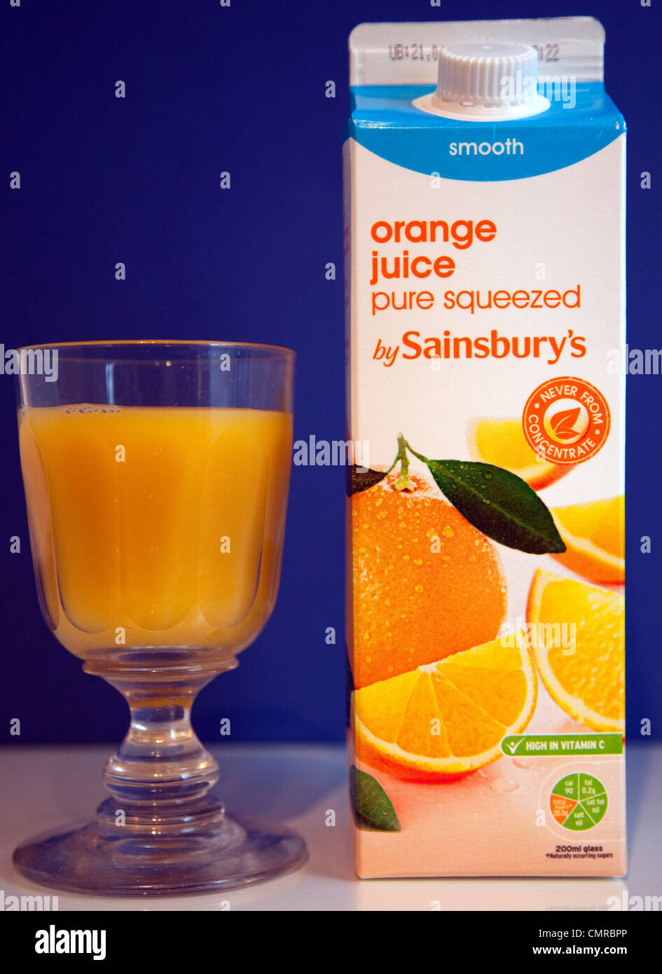 Carton de Sainsbury's jus d'orange pur, Londres Banque D'Images