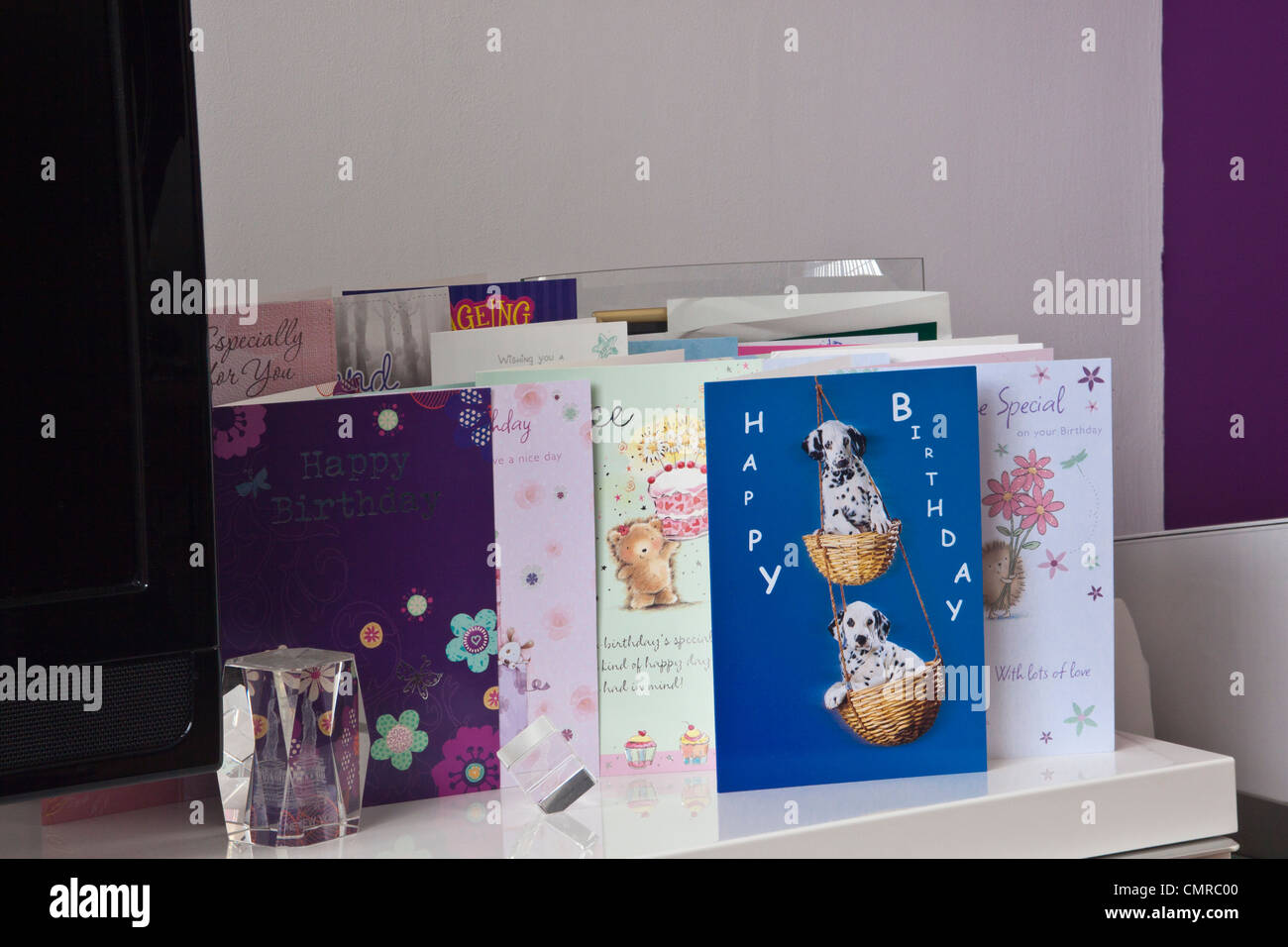 Cartes d'anniversaire pour Mid adult woman. Banque D'Images