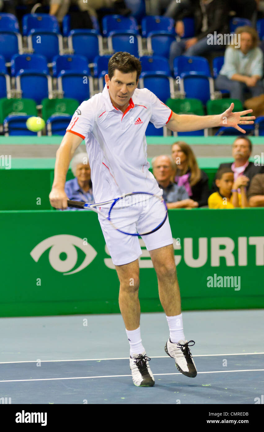 Tim Henman joue au tennis en double final du BNP Paribas Open Champions Tour aganinst Henri Leconte à Zurich Banque D'Images