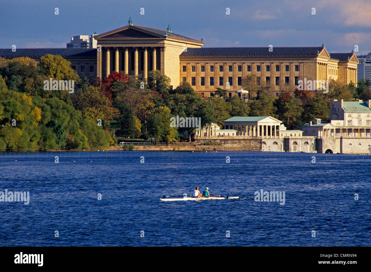 De l'AVIRON SUR LA RIVIÈRE SCHUYLKILL Philadelphie Philadelphie Banque D'Images