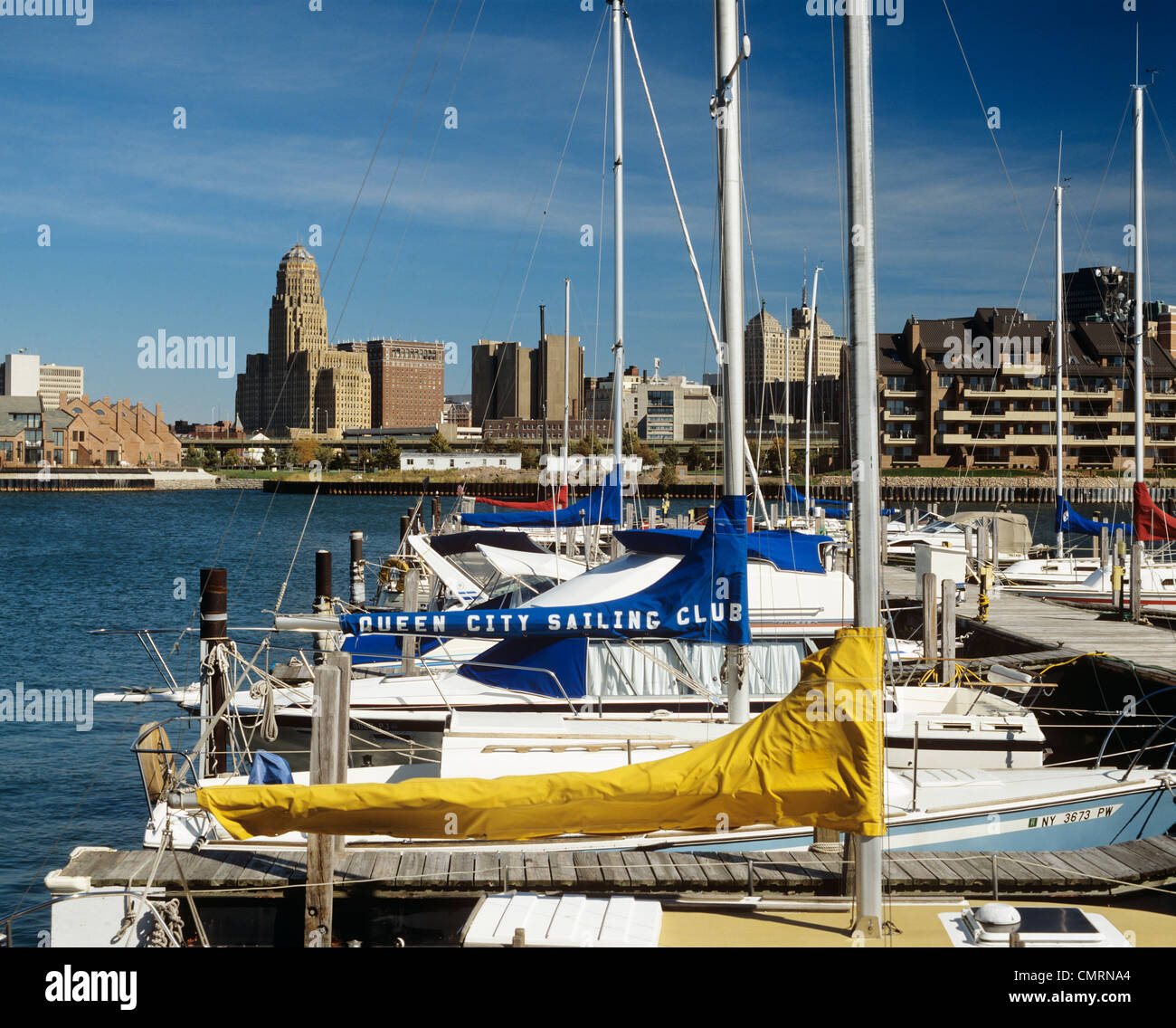 1990 SKYLINE DE L'ÉRIÉ MARINA BUFFALO NEW YORK STATE USA Banque D'Images