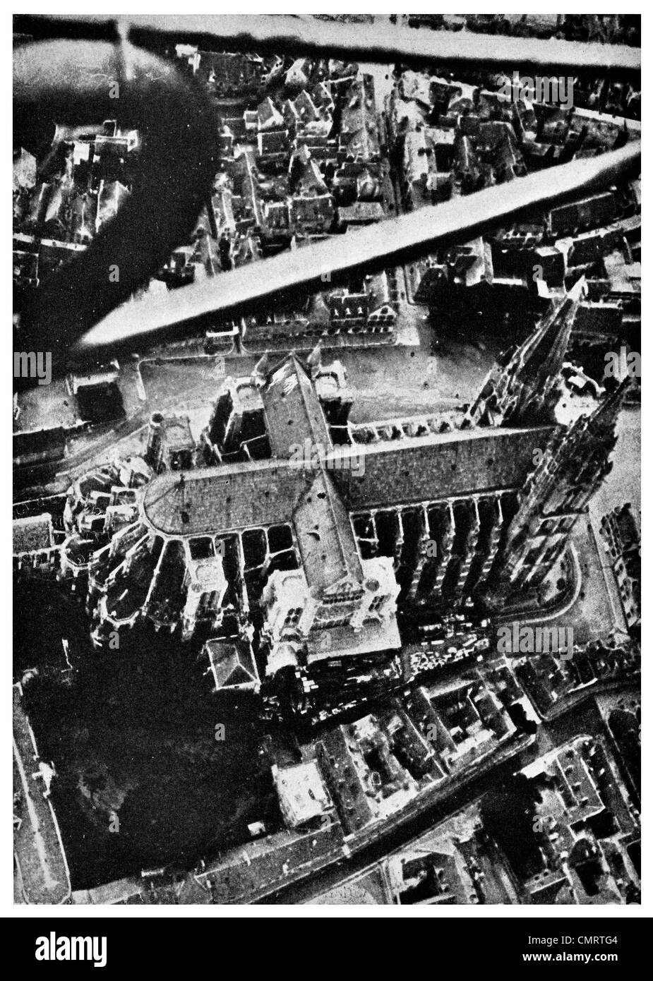 1918 croix de la cathédrale de Chartres France from Airplane avion dirigeable Banque D'Images