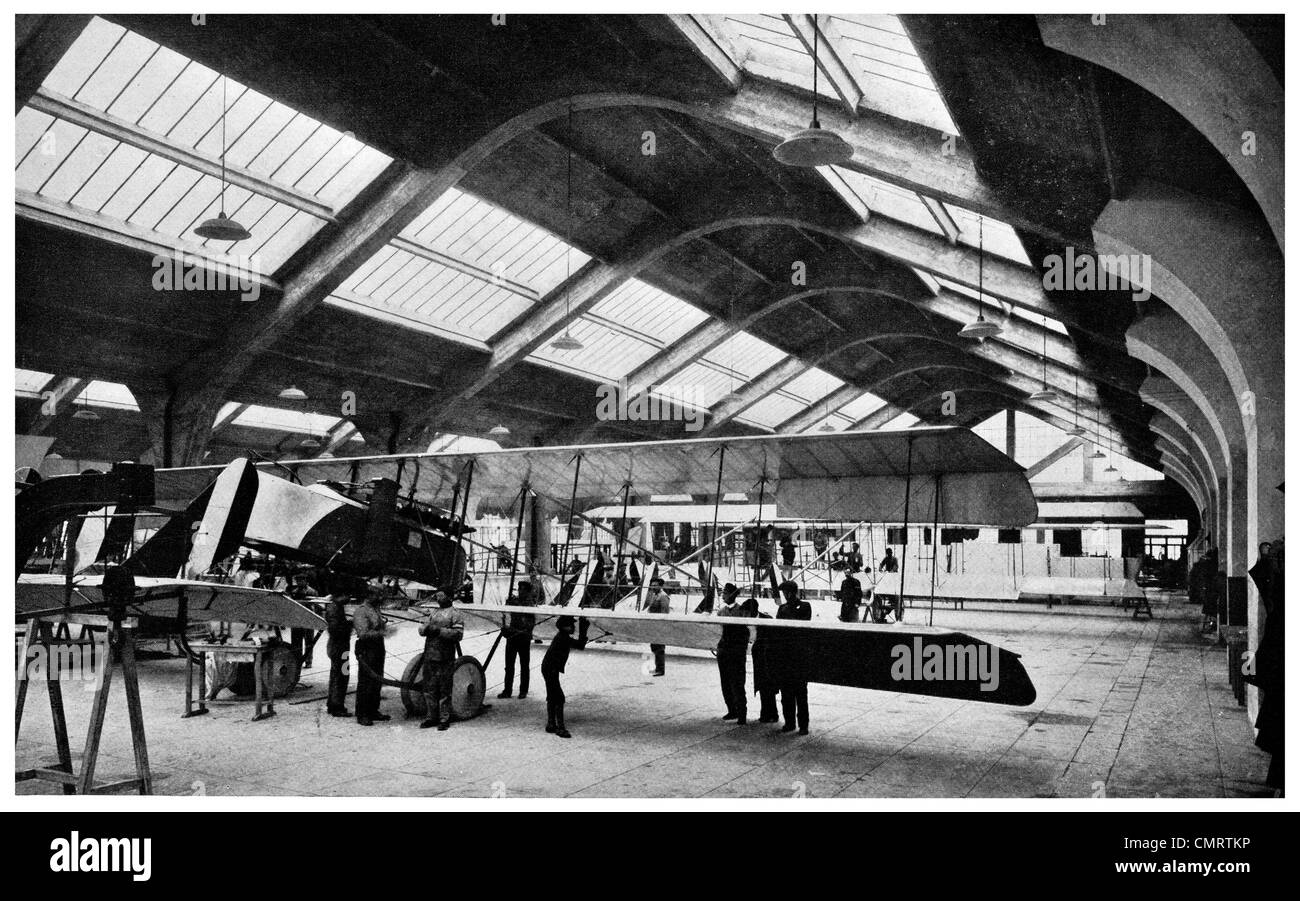 1918 Usine de béton Acier Verre Pomilio hanger un avion de reconnaissance italien de l'armée militaire avion avion Banque D'Images