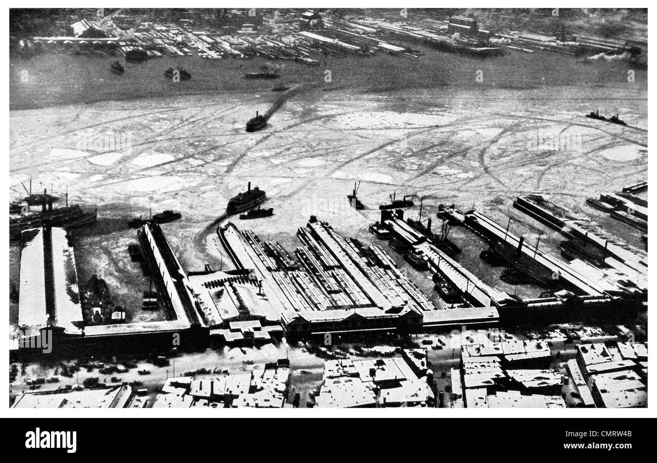 1918 Hudson River, Manhattan et Jersey Shore Docks tempête de neige vue aérienne Banque D'Images