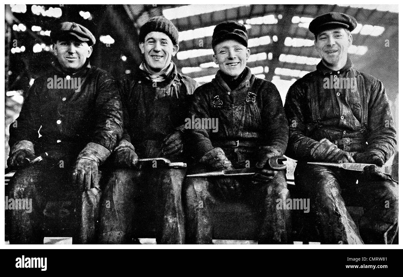 1918 travailleurs de la construction de navires en acier men smiling sourire ouvriers Hog Island, Philadelphie, Pennsylvanie Banque D'Images