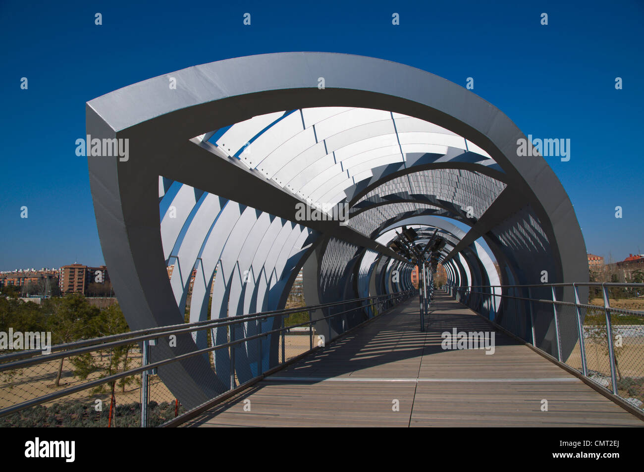 El Puente pont Arganzuela Madrid Rio dans un nouveau parc de loisirs autour de rivière Manzanares Madrid Espagne Europe Banque D'Images