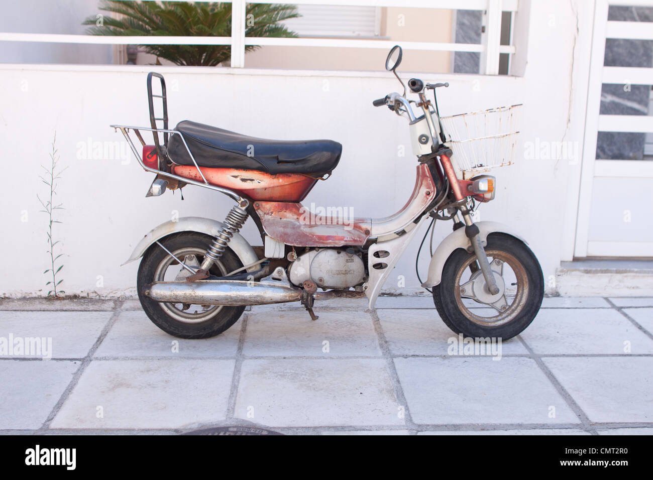 Vieux 'monki' vélo scooter cyclomoteur Banque D'Images